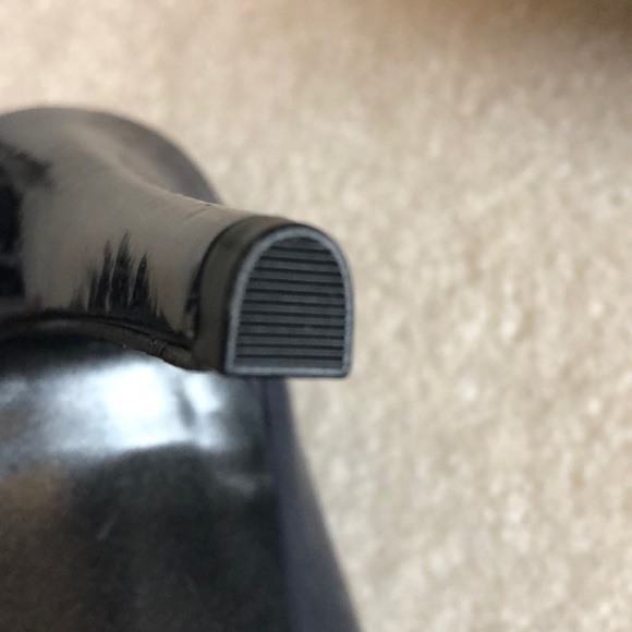 4” Navy heels - Adrienne Vittadini SZ: 9.5 - Picture 4 of 8